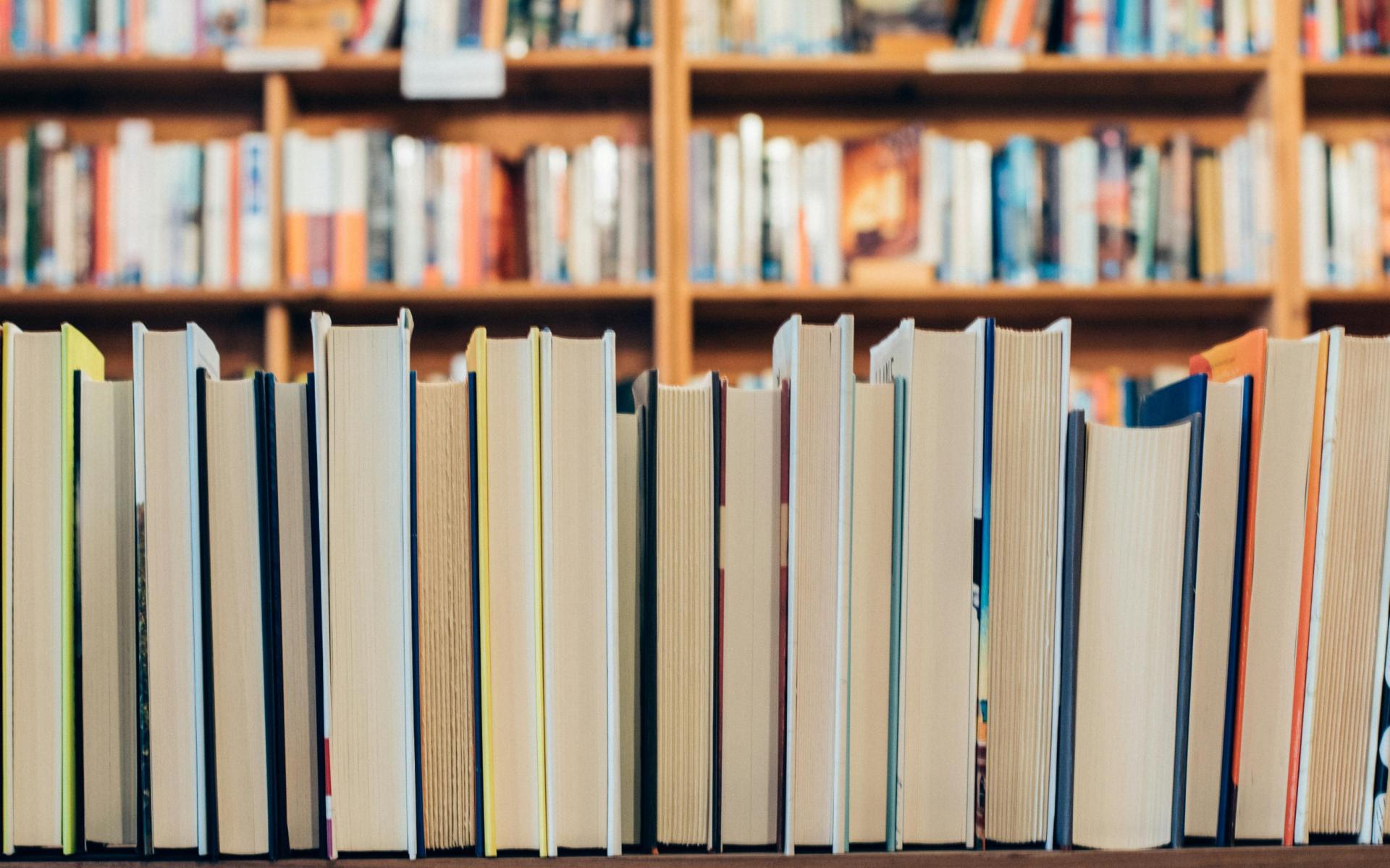 Bücherwand